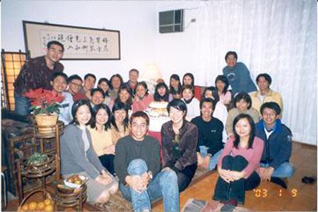 2003 (3).jpg - Jan 9, 2003  老師慶生會(老師家) [Birthday Party for Prof. Shi-Yen Shiau (Prof. Shiau's house)]-3